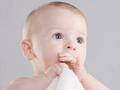 中文字幕麻豆专家谈孩子吃手的应对措施